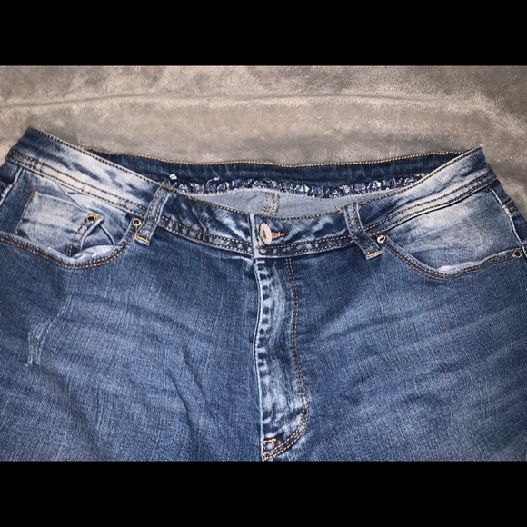 Ankle Length Skinny Jeans - Picture 2 of 3